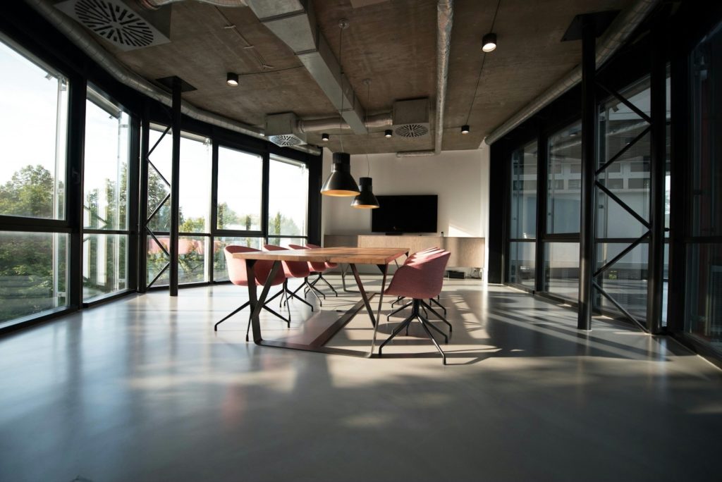 photo of dining table and chairs inside room - Photo by Nastuh Abootalebi